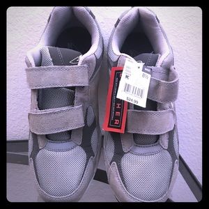 Men’s grey Velcro Athletech Size 8 1/2 W